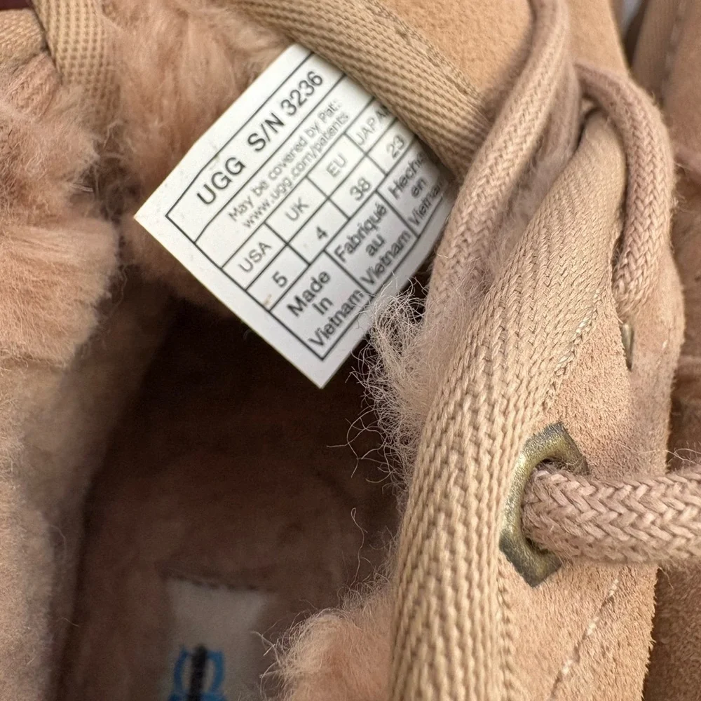 NWOT UGG Neumel Boot Size 5 Men’s/ 6.5 Women’s